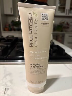 Paul Mitchell Clean Beauty Everyday Conditioner – Cream White